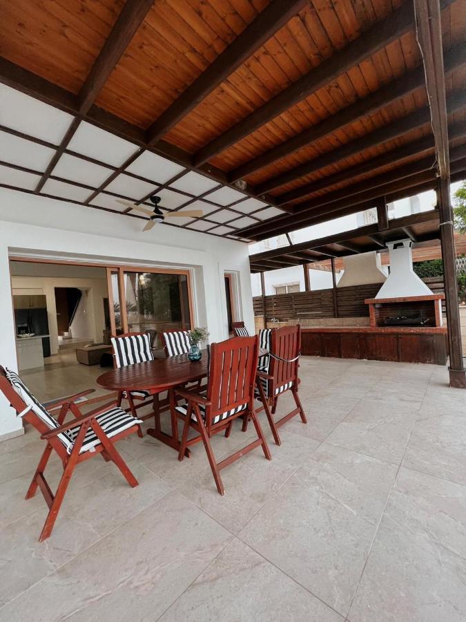 Oasi Rejuve Villa Meneou エクステリア 写真